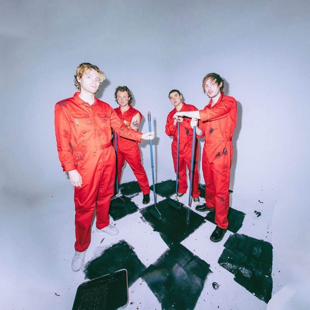 5 Seconds of Summerのインスタグラム：「Loading... building... one more week...」
