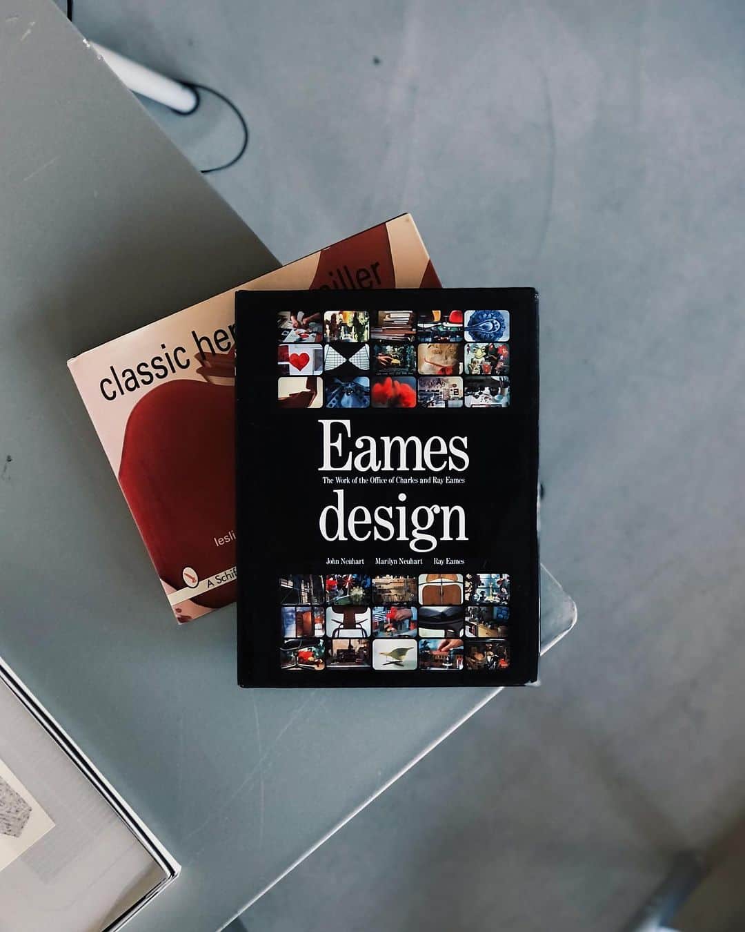nostos booksのインスタグラム：「【本日の入荷】『今和次郎採集講義』『日本の古地図』、イームズやハーマン・ミラーの作品集、ルイス・カーンやリカルド・レゴレッタの写真資料集など40冊を入荷しました。  オンラインストアへは商品タグをタップ◯ 　 入荷本からおすすめ10選  ----------  1冊目 『Eames Design』 チャールズ・イームズ＆レイ・イームズ夫妻の仕事と作品を詳細に編纂した作品集。戦時中に開発し、成功への起爆剤となったプライウッド製の副え木、そして家具メーカー／ハーマンミラー社のためにデザインした家庭・オフィス用家具、そのほか映像作品など200点を超える作品を分析し、丁寧に解説する。   ----------  2冊目 『Classic Herman Miller』 米国に本社を置く家具メーカー／ハーマン・ミラーの作品集。チャールズ＆レイ・イームズ、ジョージ・ネルソン、イサム・ノグチら偉大なデザイナーが手がけたクラシックな家具製品を、カラーとモノクロの豊富な写真図版で紹介。   ----------  3冊目 『Ricardo Legorreta Architects』 メキシコの巨匠ルイス・バラガンのもとで学んだことでも知られる建築家、リカルド・レゴレッタの写真資料集。メキシコ、テキサス、カリフォルニアにおける25のプロジェクトをカラー写真で紹介したもの。鮮やかな色彩、漆喰の厚い質感の壁、神秘的で光に満ちた空間など、レゴレッタの個性的な美学を紐解く1冊。  ----------  4冊目 『Louis I Kahn』 20世紀を代表する建築家のひとり、ルイス・カーンの作品集。カーンの手掛けた代表的な建築物を一連のコンセプト図面、詳細な計画、建築モデルの写真、および完成した外観・内観写真とともに、年代順に掲載。   ----------  5冊目 『今和次郎採集講義』 民俗学研究者・今和次郎の回顧展図録。昭和初期の急速に大都市化していく東京の街の様子や人の生活の変化を採集・分析した「考現学」の創始者として知られる今和次郎。建築家・デザイナーとしての側面も持つ氏のスケッチや、写真、建築、デザイン図面などを幅広く収録し、その多岐にわたるユニークな活動を紹介する。デザインは菊池敦己によるもの。   ----------  6冊目 『日本の古地図』 彩色豊かな世界図、日本全図、道中図、地方図、国図、町図などの古地図を集めた一冊。本書に掲載された古地図にはインドを中心にした仏教式世界地図や、豊臣秀吉所持の扇面図など、重要文化財になっているものも多く、当時の世界および日本がどのように世界を見ていたかといった意味でも興味深い。  ----------  7冊目 『Nordic Light: Mordern Scandinavian Architecture』 季節によって極端に変わる日照時間を考慮した設計や、木材を中心にした素材、高度に洗練された建築技術など、日本の建築に大きな影響を与えているスカンジナビアの建築を紹介する写真資料集。プロジェクトを詳細に掲載するとともに、建築の歴史や参考文献、建築家名鑑、観光スポットなども収録。   ----------  8冊目 『紅毛渡り 江戸更紗』 染織研究家、浦野理一によるオランダ更紗の写真資料集。江戸後期に渡来し、庶民に人気を博したオランダ更紗裂約1200点をカラー図版で収録。明快多彩な染色の美しさを紹介。  ----------  9冊目 『工芸青花 2号』 青花の会が発行する骨董・工芸・建築誌「工芸青花」2号。フランスのモントワール・シュル・ル・ロワールのサン・ジル聖堂を紹介する巻頭特集のほか、川瀬敏郎『仏教美術と花』、昔の糸『母の糸/千葉望』、意中の美術館『フリック・コレクションの巻/中村好文』、うつわのはじまり『縄文土器/赤木明登』などを収録。 限定1200部。  ----------  10冊目 『物には心がある。』 民俗学者・民俗民具研究家の、田中忠三郎によるエッセイ集。自ら蒐集した貴重なコレクションの写真とともに、消えゆく生活道具と、作り手の思いに魅せられた人生について綴る。「麻の腰巻き、そして女性下着の研究」「鮭皮のブーツは靴底に背ビレ」「・縄文時代に行き交った、物、情報、そして恋」などを収録。   ----------------------  店舗情報はこちら @nostosbooks  ----------------------  オンラインストアは毎日19時更新○  ----------------------  #nostosbooks #ノストスブックス #祖師ヶ谷大蔵 #砧」