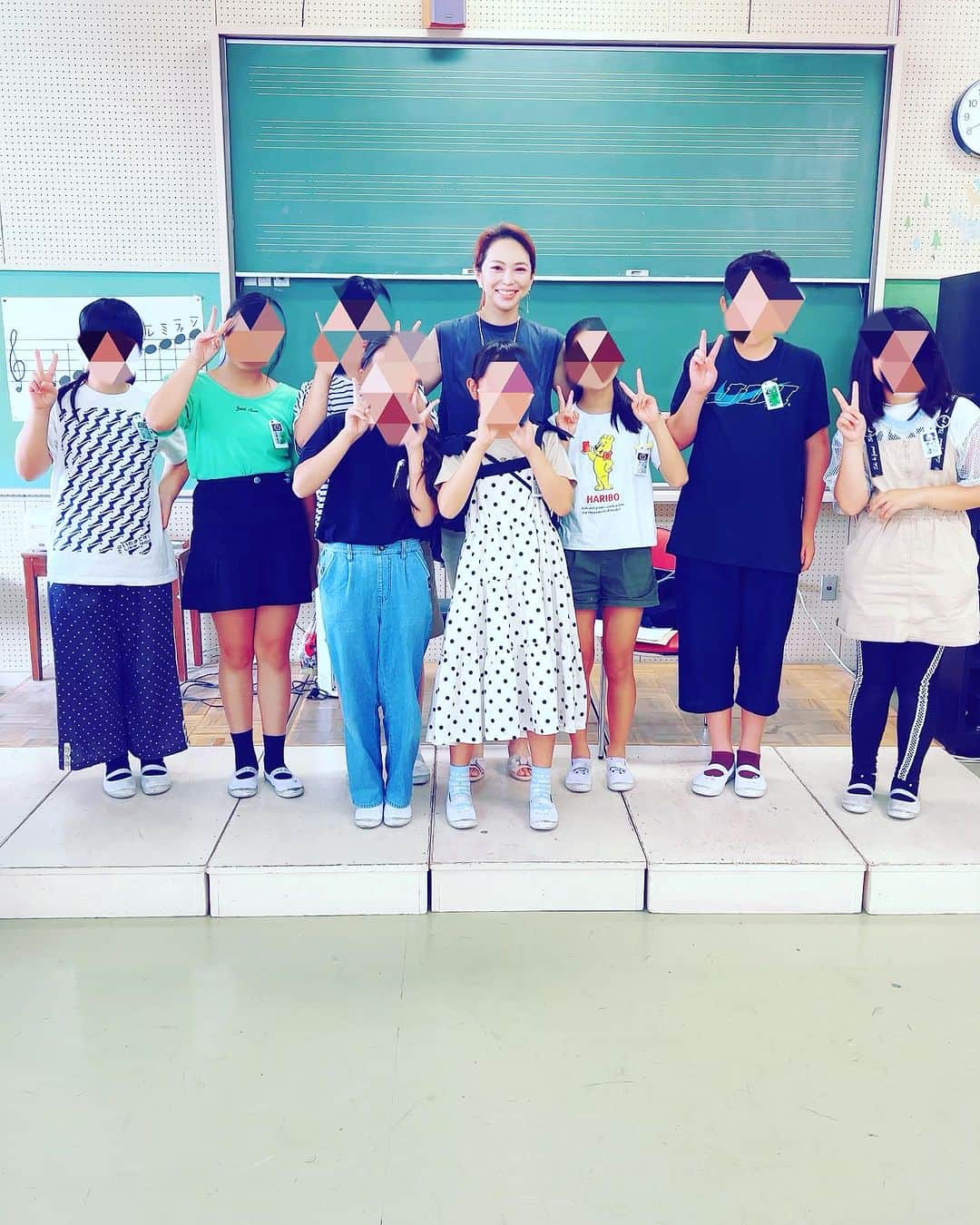 翠千賀さんのインスタグラム写真 - (翠千賀Instagram)「先日も職業講和に。 キラキラ小学6年生に囲まれて、楽しいあっという間の時間でした！ がんばれ、みんな！！  #職業講和　#歌手　#オペラ歌手　#東京芸大　#講演会　#講師　#声楽家」7月13日 8時42分 - chika.midori