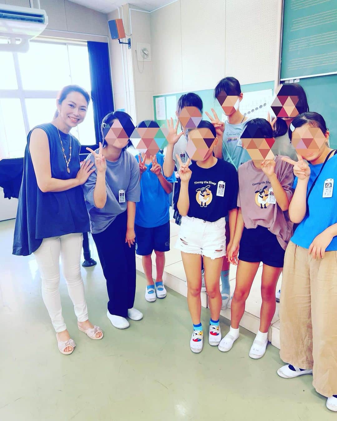 翠千賀さんのインスタグラム写真 - (翠千賀Instagram)「先日も職業講和に。 キラキラ小学6年生に囲まれて、楽しいあっという間の時間でした！ がんばれ、みんな！！  #職業講和　#歌手　#オペラ歌手　#東京芸大　#講演会　#講師　#声楽家」7月13日 8時42分 - chika.midori