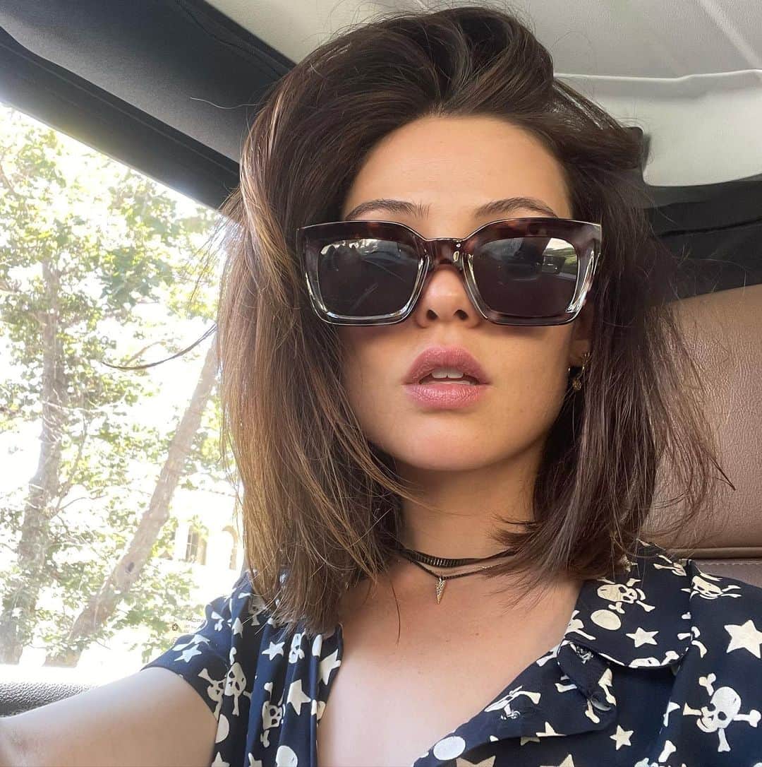 ダニエル・キャンベルのインスタグラム：「Snip snip! Here’s to a new era. New cut, same crooked glasses✂️.   Cut by my dear friend, @marcmena」