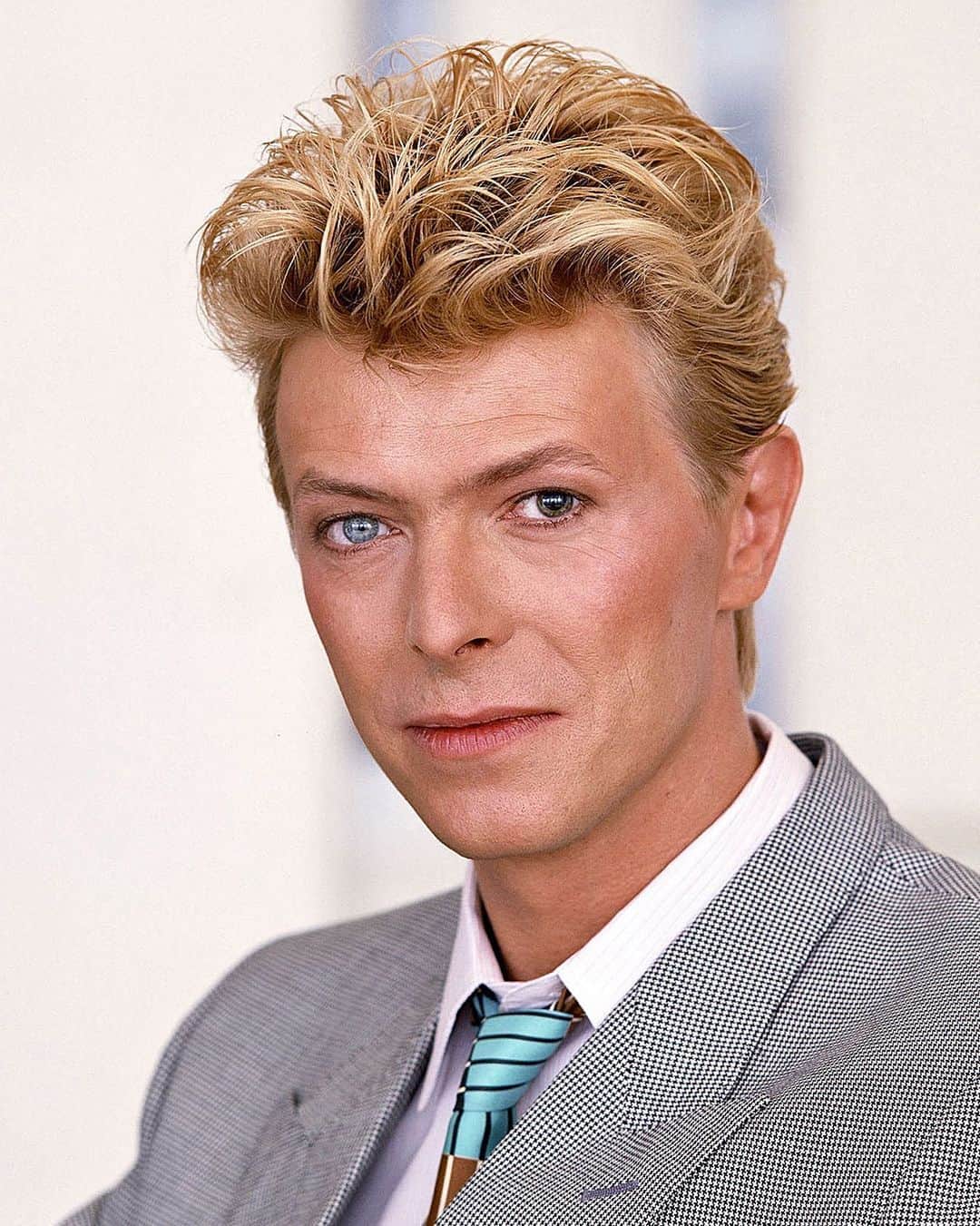 デヴィッド・ボウイのインスタグラム：「“You could look into my eyes...”  Forty years ago, David Bowie made photographer Tony McGee’s job a little easier by presenting like this.  Scrubbed up nice, didn’t he?  #RandomBowieReturns  #BowieTonyMcGee  #BowieLetsDance  #Bowie1983」