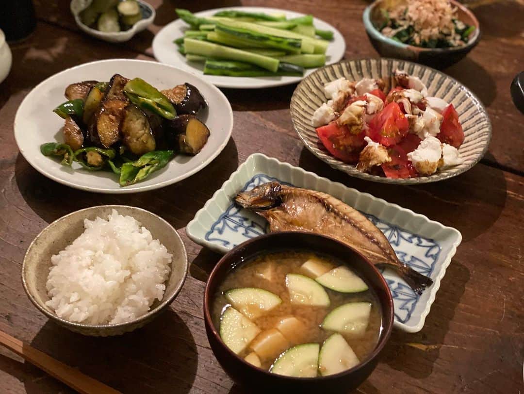 青山有紀さんのインスタグラム写真 - (青山有紀Instagram)「最近のごはん  具沢山野菜スープはにんじん、かぼちゃ、フェンネル、ズッキーニ、玉ねぎ。 グルテンフリーパスタとじゃがいも、ロマネスコのグラタン。 外食も大好きだけどやはり家ごはんは身体が調う。」7月13日 9時02分 - yukiaoya