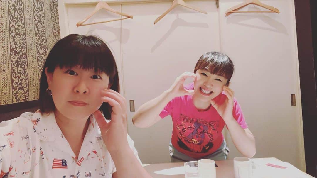 のインスタグラム：「長男三者懇談前にさなえとランチ🍽️ 野球遠征のお土産くれた👏  私の周りにはなぜか野球ヲタクが集まってくる笑😅  #きっしゃん高島屋」