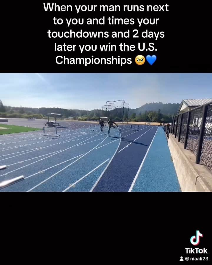 ニア・シファーティヒー・アリのインスタグラム：「Regardless of anything he shows up for me. He knew how I felt going into the U.S. Champs after having two underwhelming races back to back and rolled up his sleeves immediately to jump in and put on whatever hat was needed at any time of the day. At this moment it was Coach and training partner. He hyped me up and ran next to me while holding the stop watch to get my touchdown times reassuring me after that I was “Lit” 😂 Heavy on the support 🥹💙  Shooting in the gymmmmmm」