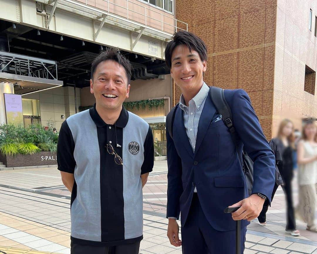 外賀幸一さんのインスタグラム写真 - (外賀幸一Instagram)「＂ᥒᥲძᥱsһіk᥆＂  あしたユアテックスタジアム仙台で なでしこジャパンvsパナマ女子代表の試合が行われます！  日本テレビ系列では午後7時から生中継です♪  この試合を実況する 日本テレビ・山本紘之アナウンサーが 仙台駅前にわざわざ挨拶に来てくれました！ 事前取材で仙台入りとのこと。 ぜひあしたの中継をご覧ください☆  ◻︎なでしこジャパンvsパナマ女子代表 ◻︎ユアテックスタジアム仙台 ◻︎7/14（金）午後7時5分キックオフ ◻︎地上波日本テレビ系列で午後7時から生中継 ◻︎ゲスト・森保一サッカー男子日本代表監督 　解説・澤穂希さん 　プレイヤーズゲスト・岩清水梓選手  #なでしこジャパン  #パナマ女子代表  #ユアテックスタジアム仙台  #日本テレビ  #山本紘之  #zipポーズ」7月13日 9時45分 - 51geka51