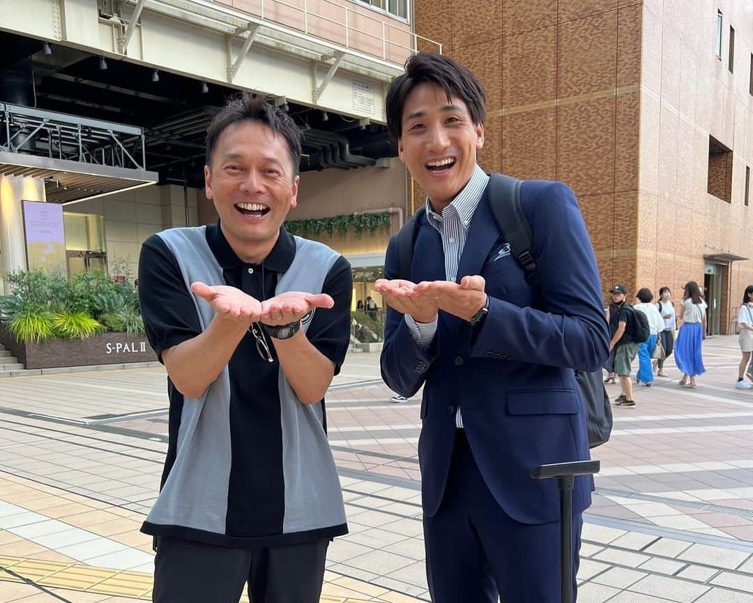 外賀幸一さんのインスタグラム写真 - (外賀幸一Instagram)「＂ᥒᥲძᥱsһіk᥆＂  あしたユアテックスタジアム仙台で なでしこジャパンvsパナマ女子代表の試合が行われます！  日本テレビ系列では午後7時から生中継です♪  この試合を実況する 日本テレビ・山本紘之アナウンサーが 仙台駅前にわざわざ挨拶に来てくれました！ 事前取材で仙台入りとのこと。 ぜひあしたの中継をご覧ください☆  ◻︎なでしこジャパンvsパナマ女子代表 ◻︎ユアテックスタジアム仙台 ◻︎7/14（金）午後7時5分キックオフ ◻︎地上波日本テレビ系列で午後7時から生中継 ◻︎ゲスト・森保一サッカー男子日本代表監督 　解説・澤穂希さん 　プレイヤーズゲスト・岩清水梓選手  #なでしこジャパン  #パナマ女子代表  #ユアテックスタジアム仙台  #日本テレビ  #山本紘之  #zipポーズ」7月13日 9時45分 - 51geka51