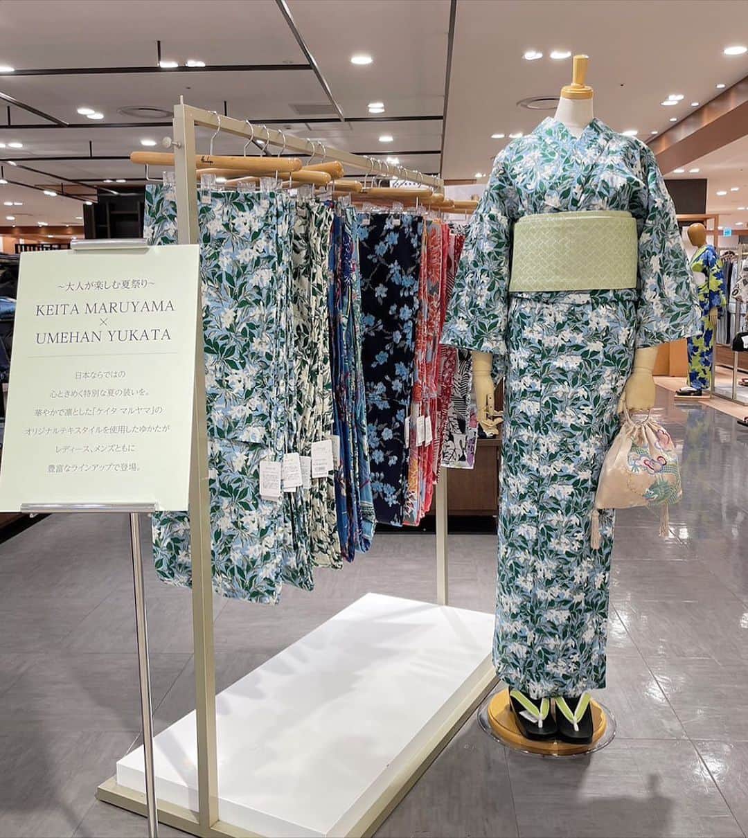 のインスタグラム：「\ 開催中 /  《 KEITAMARUYAMA POPUP in 阪急うめだ本店 》  【  #阪急大人の学び 丸山敬太的夏の楽しみ方 】🎐  今年の夏の #阪急うめだ本店 は、#大人が楽しむ夏祭り として、ゆかたで楽しむ夏をサポート！  ● #大人が楽しむ夏祭り 「 KEITAMARUYAMA × UMEHAN YUKATA」 7/12（水）〜7/25（火） 阪急うめだ本店 11F コトコトステージ113  11階 きもの売場 コトコトステージ113では、KEITAMARUYAMAのゆかたが期間限定で登場！  新作のJasmineからアーカイブのゆかたまで、一部メンズも含め10数種類のオリジナルゆかたが並びます。  また、7月22日(土)には、デザイナー丸山敬太 ( @keitamaruyama ) がプロデュースする1DAYスペシャルイベントも予定しています👏🏻 ※１DAYイベントの予約ページ公開は7月11日(火)〜、予約開始は7月12日(水)〜 イベントのお申し込み方法など、詳しくは @hankyustyle をご覧ください。  さらに、イベント期間中、お得なキャンペーンをご用意。 1階コトコトステージ12、11階コトコトステージ113で税込11,000円以上お買い上げいただいた、うめだ阪急ポイントカードEメール会員先着200名様に、 13階 屋上広場 うめだ阪急ビアガーデンで使用できる1,000円(500円×2)チケットをプレゼントします。 ※おひとり様、1回限り ※うめだ阪急ポイントカードと阪急百貨店・阪神百貨店からのEメールをご呈示ください。  ぜひこの特別な機会に、皆様のご来店を心よりお待ちしております。  【お問い合わせ先】 阪急うめだ本店 〒530-8350 大阪府大阪市北区角田町8番7号  06-6361-1381 (代表)  #keitamaruyama #ケイタマルヤマ #阪急うめだ本店 #popup #大阪 #夏祭り #イベント #コトコトステージ #浴衣 #ゆかた」