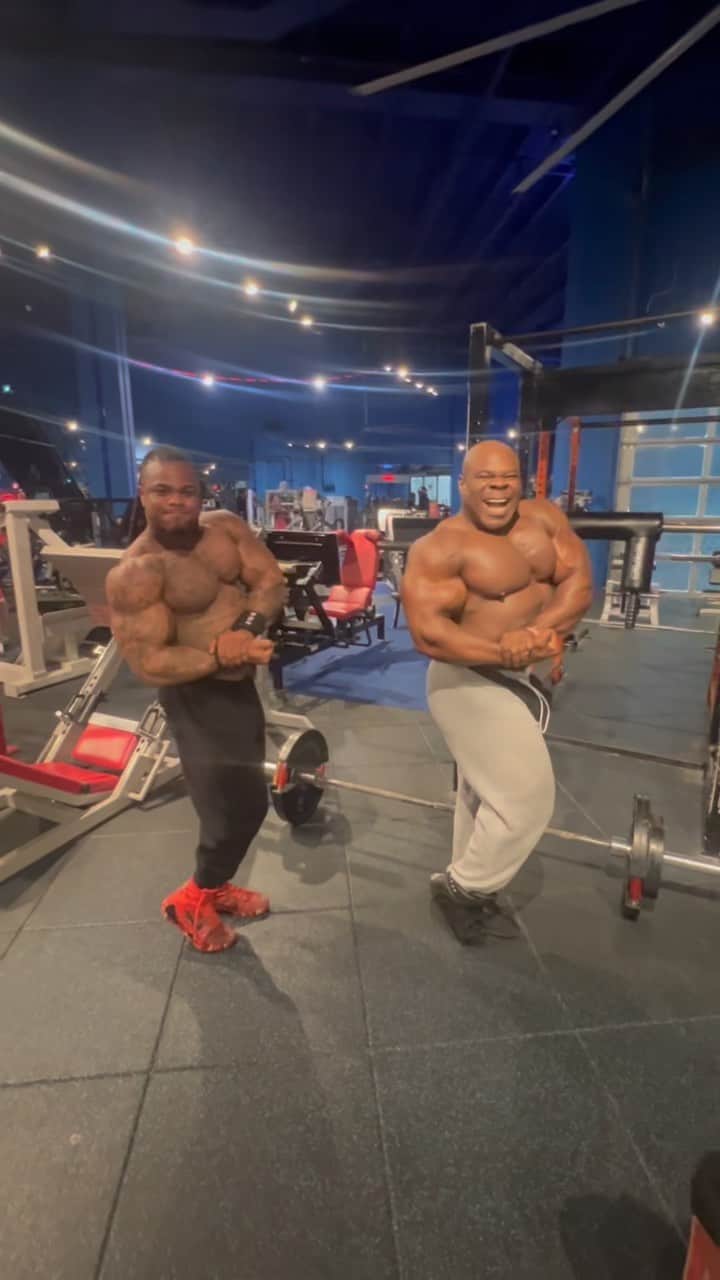 カイ・グリーンのインスタグラム：「Tag your training partner 👇🏾 @quincey_whittington  Posing after each and every workout! Is a workout in itself!  #KaiGreene #ThoughtsBecomeThings」