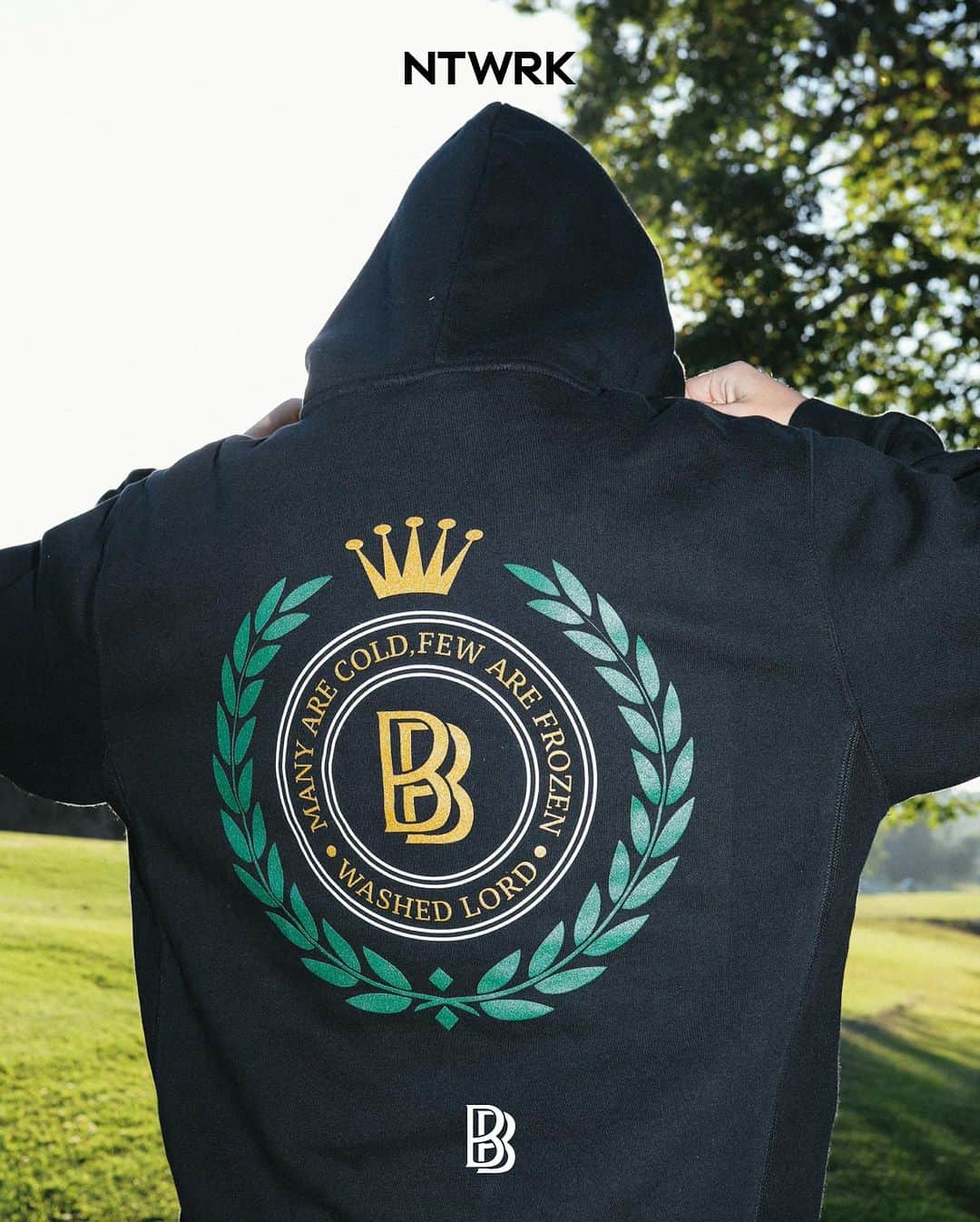 ベン・ボーラーさんのインスタグラム写真 - (ベン・ボーラーInstagram)「I’m proud to announce BBACK 9. The “BB” logo now stands for “BE BETTER”. Golf has taught me a lot about life and a lot about myself… but it’s not just about golf, it’s about moving forward. Be better today than you were yesterday, even if it’s a 1% change. Move forward in a positive direction until you get where you want to be. With integrity. Help others and most importantly help yourself. 🙏🏽 I hope you guys like this. I’m exclusively launching this line with @ntwrk on July 26th on the #NTWRK app and there will be limited edition Gold Golf Balls to elite polos to the best quality daily wear tees and hoodies, a super limited edition premium @vesselgolf bag and a gold 5 in 1 divot tool and much more. Thank you all for your support over the years 🙏🏽❤️⛳️ #BBACK9 #BBDTC」7月13日 9時59分 - benballer