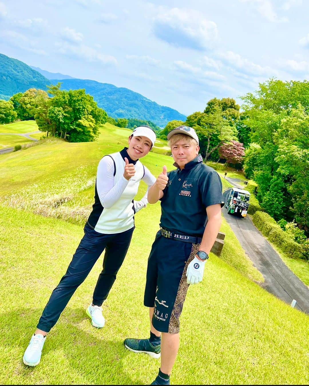 森田理香子のインスタグラム：「． ． ﾌﾟﾛﾌｪｯｼｮﾅﾙﾊﾞｽﾌｯｼｬｰﾏﾝの富村さんと🏌️‍♂️  魚のことはよくわからんけど🐟 ゴルフは教えられます🤣笑 楽しかったなー✨  #先輩の紹介で#楽しかった#また行きたい #プロ同士#魚とボール#極めた人#すごい人 #まわったん6月やけど」