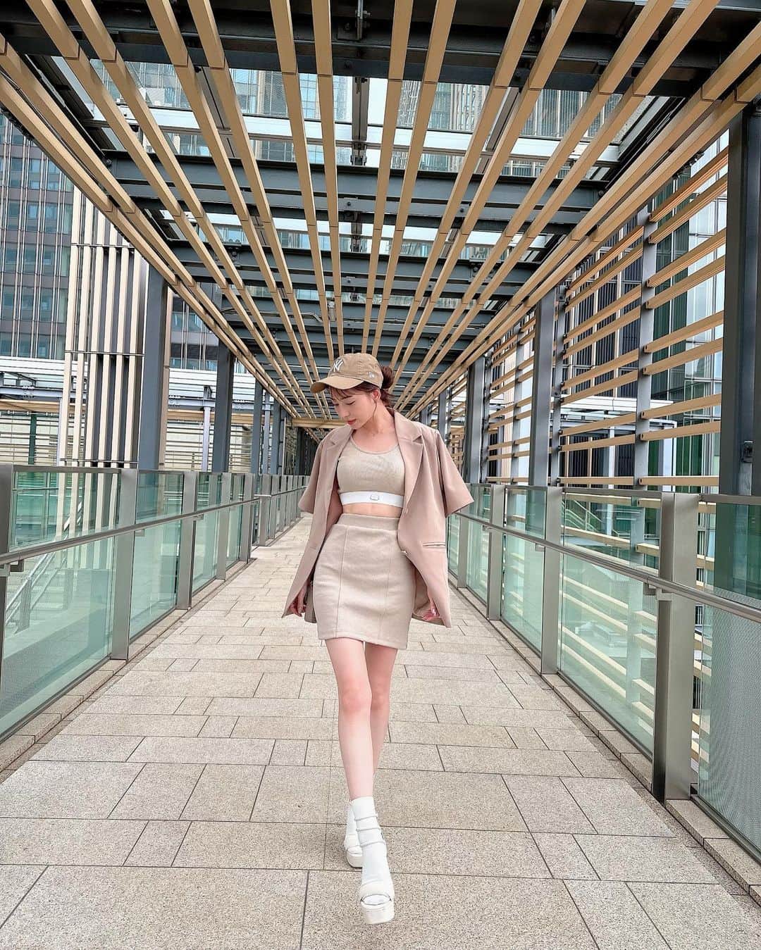 堀尾実咲のインスタグラム：「goodmorning🧸🤍  #fashion #cordinate #newera #darich #celine #roppongi #夏コーデ #ワントーンコーデ #スポーティーコーデ #ソックスコーデ #ヌーディーカラー #セットアップ #ジャケットコーデ #ニューエラ #ニューエラ女子 #ダーリッチ #セリーヌ #六本木ミッドタウン」