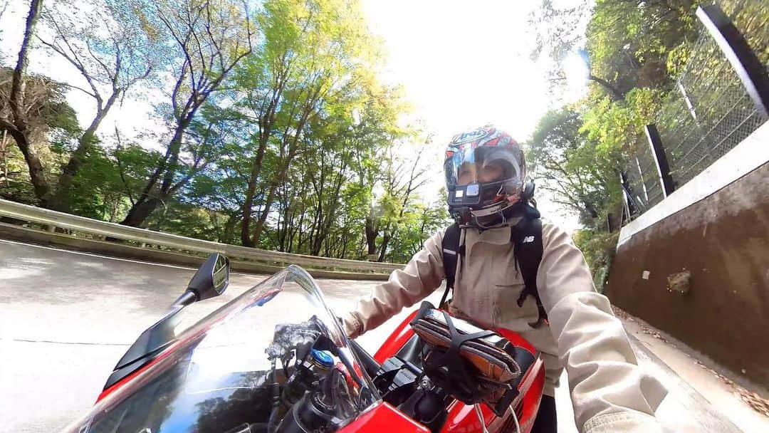 久野静香のインスタグラム：「＊ 【YouTube】 今夜20時に動画公開予定です！！ 久々のバイク動画です😆 ⁡  #バイク #ツーリング #390DUKU #DUKE #KTM  #CBR250RR #CBR #HONDA #バイク女子 #バイクライフ #motorcycle #motorbike」