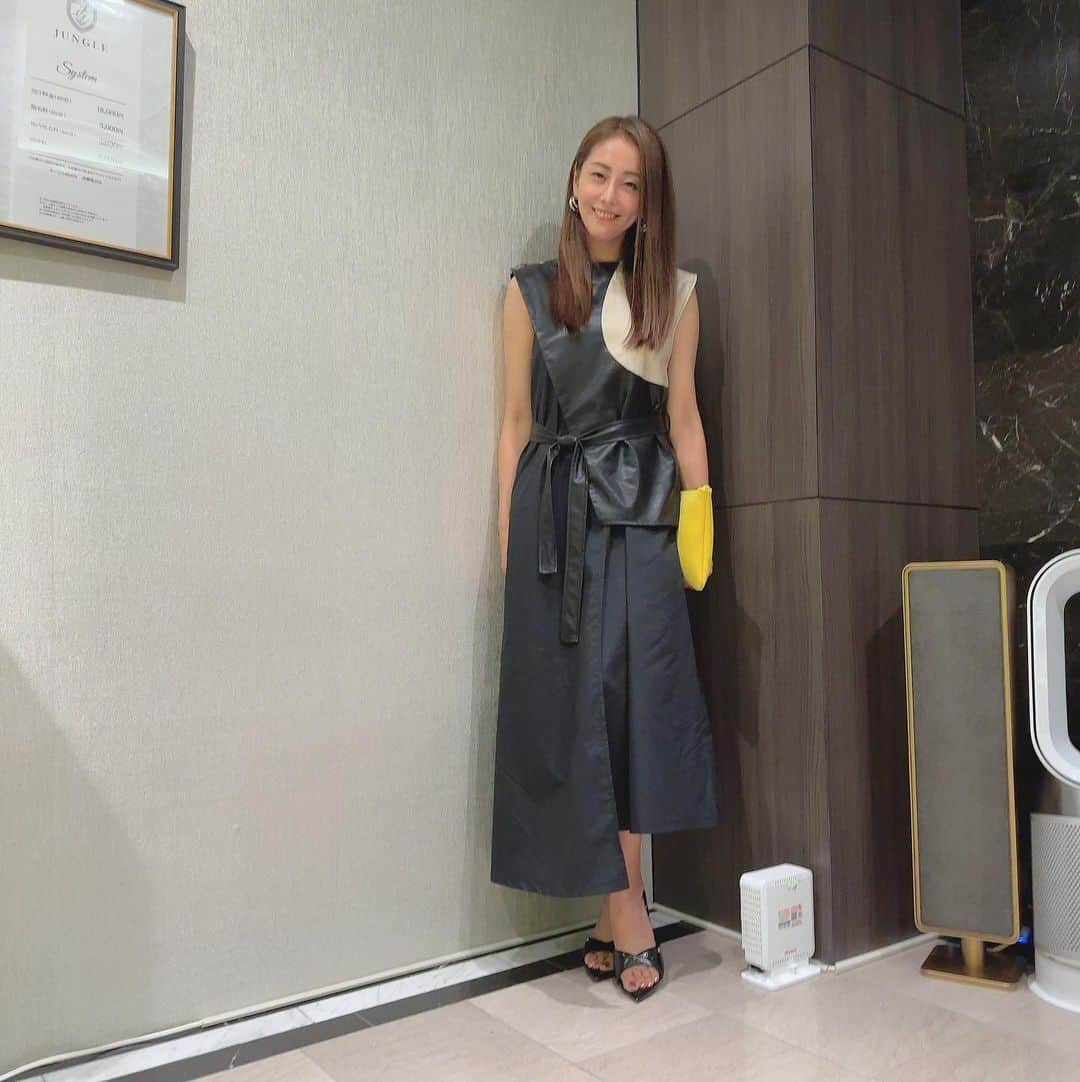 のインスタグラム：「端っこが好き ポーズが上手になりたいな 素敵なお家に住みたいな❣️🥺 今日のじっくり聞いタロウは 憧れるようなお家にお邪魔してきました 可愛くてきらきらしてる　@emiri_aizawa  愛沢えみりちゃんのお家💛 0時から観てね📺 #じっくり聞いタロウ  #テレビ東京 #熊切あさ美」