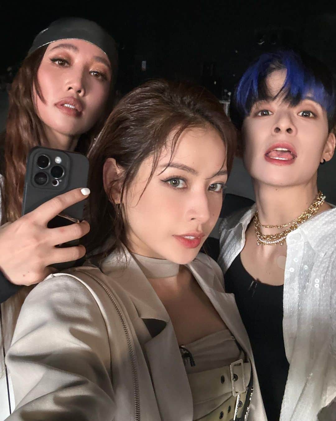 アンバー のインスタグラム：「chengfeng2023 photodump 5/6 “MEOW MEOW MEOW” i have no what day it is, where i am, who i am… LALALALALA~~ 💜💜」