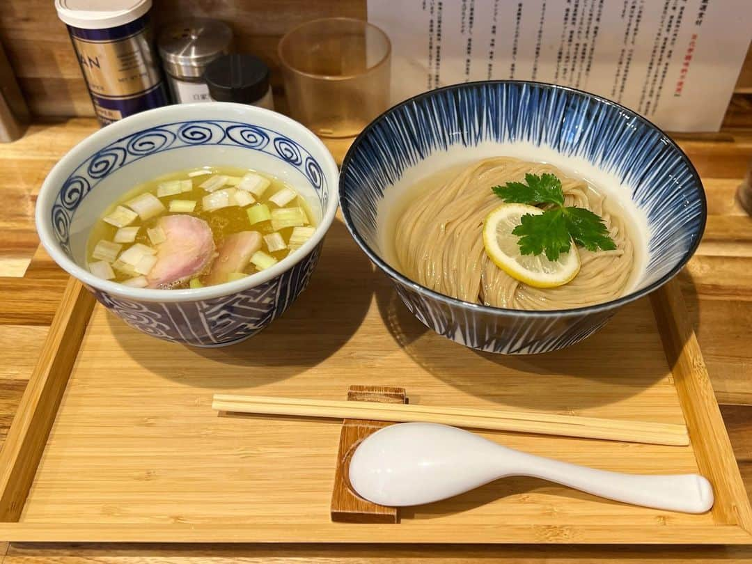 SUSURUさんのインスタグラム写真 - (SUSURUInstagram)「最近の新店、レベルが高すぎる。 浜松町のハちゃんラーメンさん。ラーメンもつけ麺もめちゃウマ。いろんな味する。 #susuru_tv #ハちゃんラーメン #浜松町 #東京 #超うまい  #ラーメン #らーめん #ramen #ラーメン部 #ramennoodles #毎日ラーメン生活 #麺スタグラム #japaneseramen #japanramen #foodstagram #foodie #noodles #instanoodle #instaramen #instafood #東京ラーメン #醤油ラーメン #塩ラーメン」7月13日 11時41分 - susuru_tv