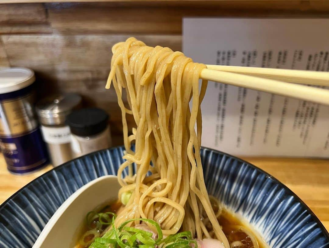 SUSURUさんのインスタグラム写真 - (SUSURUInstagram)「最近の新店、レベルが高すぎる。 浜松町のハちゃんラーメンさん。ラーメンもつけ麺もめちゃウマ。いろんな味する。 #susuru_tv #ハちゃんラーメン #浜松町 #東京 #超うまい  #ラーメン #らーめん #ramen #ラーメン部 #ramennoodles #毎日ラーメン生活 #麺スタグラム #japaneseramen #japanramen #foodstagram #foodie #noodles #instanoodle #instaramen #instafood #東京ラーメン #醤油ラーメン #塩ラーメン」7月13日 11時41分 - susuru_tv