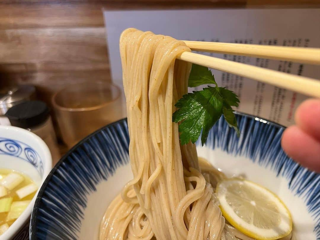 SUSURUさんのインスタグラム写真 - (SUSURUInstagram)「最近の新店、レベルが高すぎる。 浜松町のハちゃんラーメンさん。ラーメンもつけ麺もめちゃウマ。いろんな味する。 #susuru_tv #ハちゃんラーメン #浜松町 #東京 #超うまい  #ラーメン #らーめん #ramen #ラーメン部 #ramennoodles #毎日ラーメン生活 #麺スタグラム #japaneseramen #japanramen #foodstagram #foodie #noodles #instanoodle #instaramen #instafood #東京ラーメン #醤油ラーメン #塩ラーメン」7月13日 11時41分 - susuru_tv