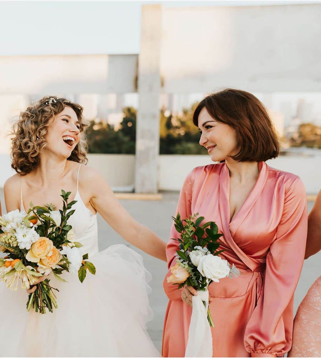 ミラーナ・ヴァイントゥルーブのインスタグラム：「If strangers on the internet aren’t making assumptions about your sexuality when you post pics with your best friend, are you even best friending hard enough?   Happy Birthday Beautiful Weirdo. You’re my dream friend. I’m so lucky. Thank you for sticking around.」