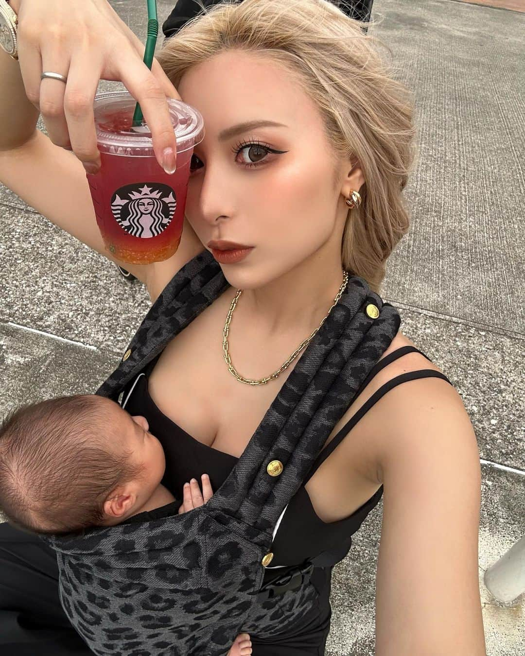 甲村仁絵のインスタグラム：「スタバ、みんなは何派？🥤 私はチャイティーラテが好き☺️」