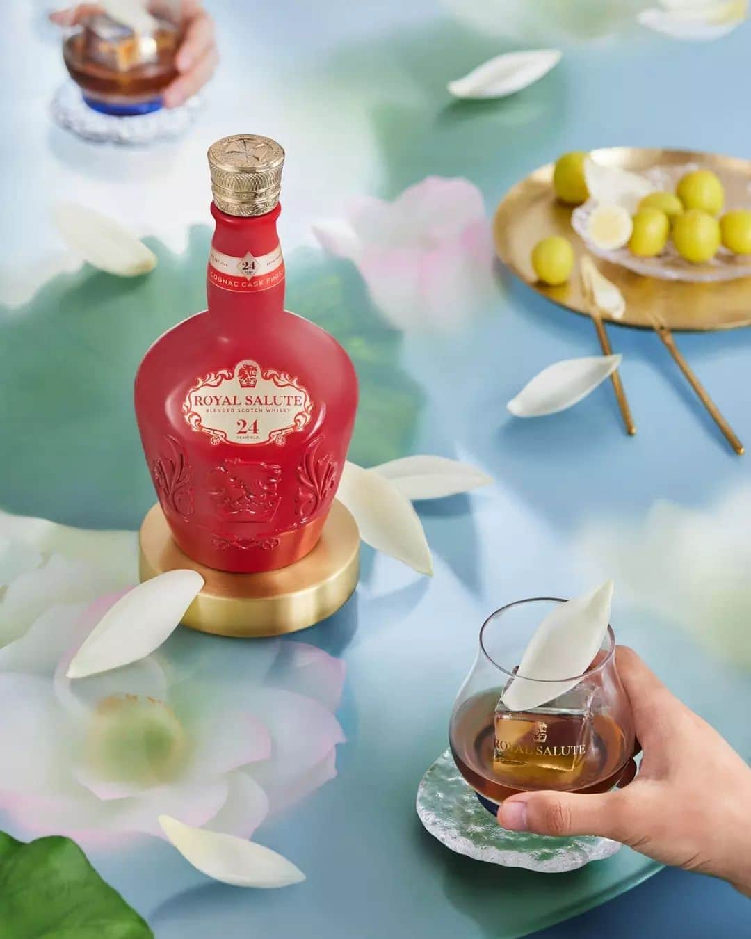 Royal Saluteのインスタグラム：「Scents of sweet summer blossom and fragrant floral whisky, embrace life's little indulgences with Royal Salute.」