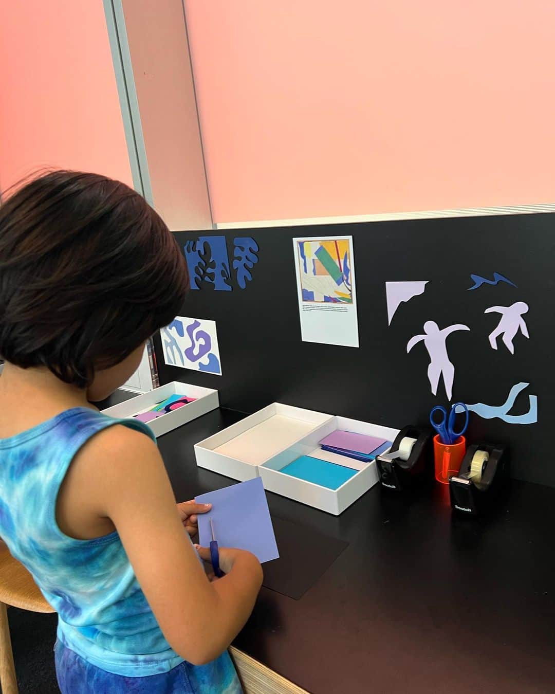 佐々木千絵さんのインスタグラム写真 - (佐々木千絵Instagram)「@themuseumofmodernart   #Digital art  #GeorgiaO'Keeffe  #Henri Matisse/The Cut-Outs #まだまだたくさん😂」7月13日 23時05分 - chie1012