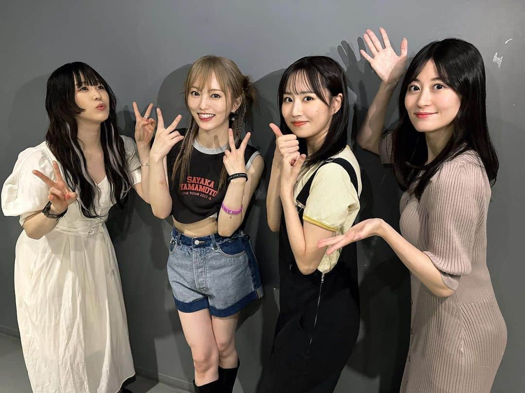 上西恵のインスタグラム：「ライブ、最&高でした！！！ 可愛くて、かっこよくて、歌うまくて、楽器できて、曲つくれて、面白くて、天才や、、、！ #山本彩アンドツアー」