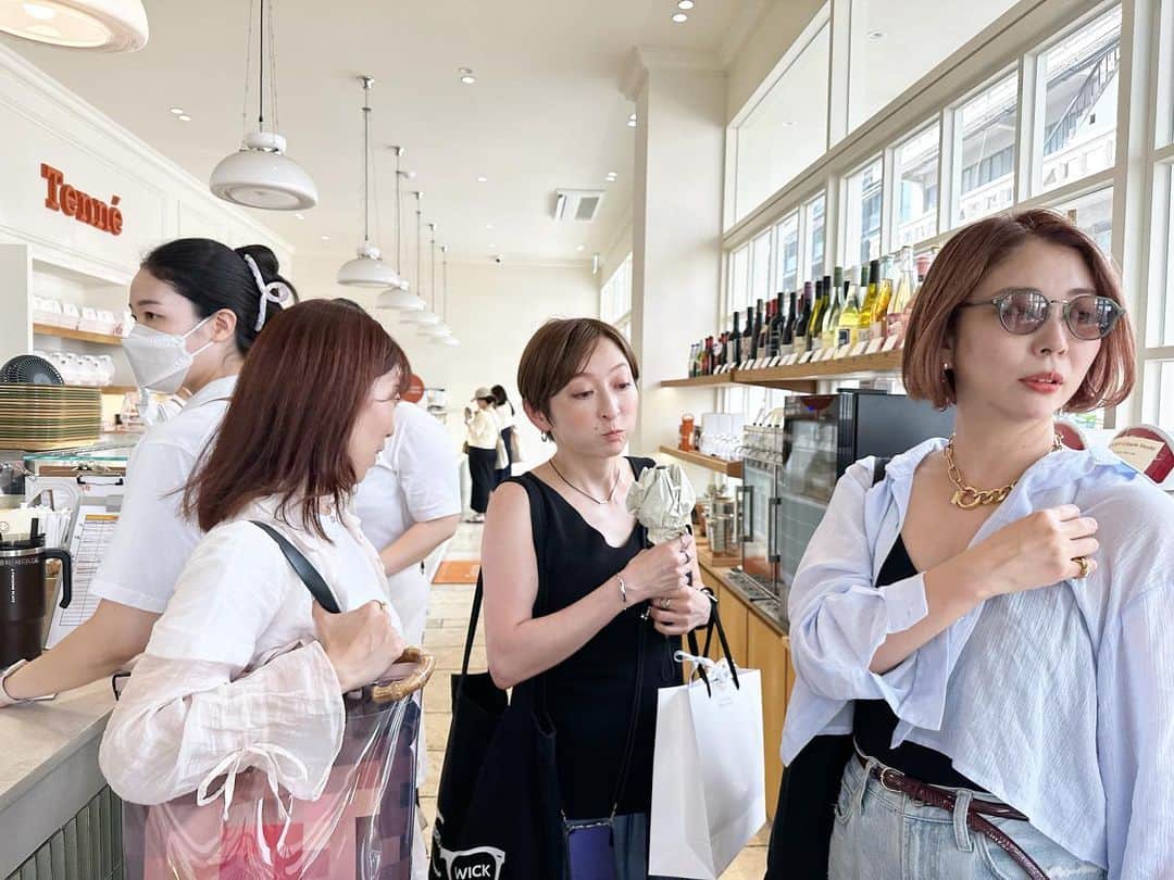 高橋愛さんのインスタグラム写真 - (高橋愛Instagram)「@tenne_seongsu 🍩✨  さっきのオシャレなお店から 少し歩いたところにある オシャレかふぇ。  映えるスイーツ求めて行ったけど ピーナツ🥜に惹かれて 思ったより映えてない 写真になっちゃった😛？ (8枚目)  #korea #Georgeさんプレゼンツ #韓国旅 #🇰🇷 #愛旅」7月13日 21時37分 - i_am_takahashi