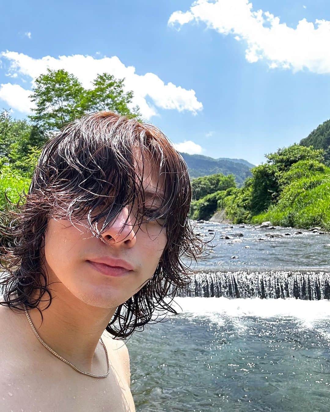 平野紫耀さんのインスタグラム写真 - (平野紫耀Instagram)「日焼けの原因🌞 川なんてめっちゃ久しぶりにはいったよ笑  最高でした🫠 みんなも川とか海入る時気をつけてね！  夏の思い出を肌に刻んだ平野でしたっ」7月13日 21時38分 - sho_h_desyo