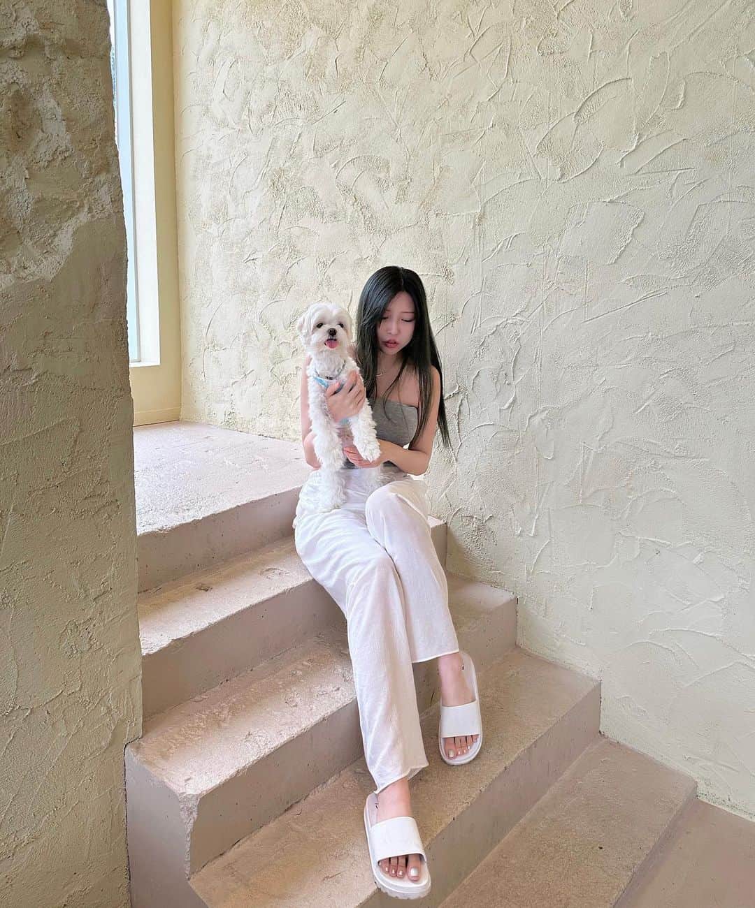 Choi Somiさんのインスタグラム写真 - (Choi SomiInstagram)「⠀⠀⠀⠀ #글랜더 #glander  🩶 피부 화장 안 했는데 엄마꺼 선크림 좋네 🥐 갓나온 소금빵 맛있어서 앉은 자리에서 5개 🐬 토끼 같은 내 새끼 귀여워 미쳐」7月13日 21時39分 - cxxsomi