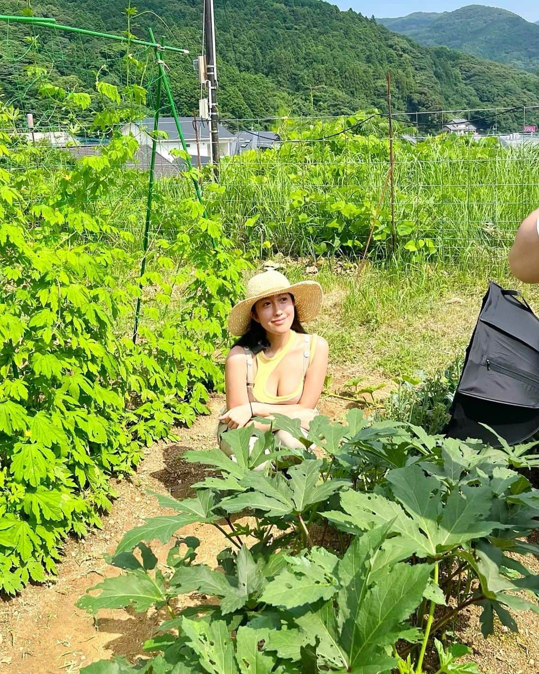 井上茉倫（月神まりな）さんのインスタグラム写真 - (井上茉倫（月神まりな）Instagram)「上五島の静かで綺麗な海をバックに長靴なの許して😂🙏🏻 お昼休憩の寄り道... 竹酔亭美味しかった！ 稲荷も頼んで揚げかぶりしちゃった😂🍚」7月13日 21時39分 - inoue_marin