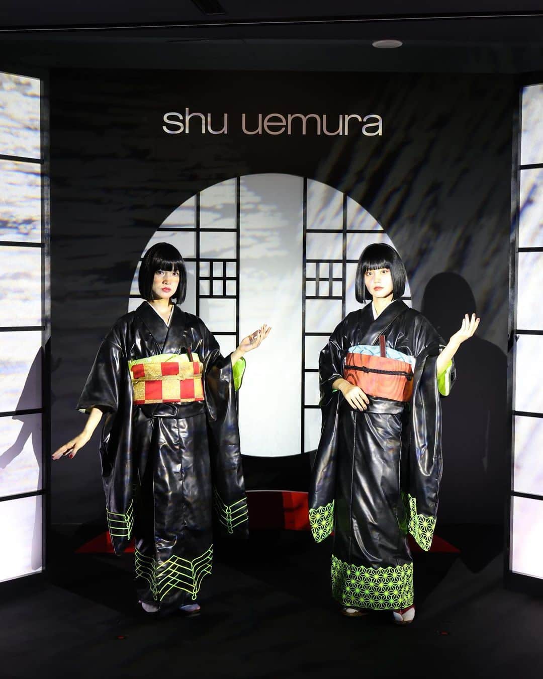 FEMMさんのインスタグラム写真 - (FEMMInstagram)「【shu uemura early autumn collection】  We had a great time performing at @shuuemura exhibition👭👘💕 “The rouge unlimited kinu matte exhibition” was full of Japanese beauty✨ @uchiideafb showcase of his lip artistry was so amazing:) Thank you for having us💄💗  @shuuemura のイベントでパフォーマンスさせていただきました👭👘💕 “The rouge unlimited kinu matte exhibition” はジャパニーズビューティーに包まれた世界観でとっても素敵でした✨ @uchiideafb さんのショーケースはとっても素晴らしかったです:) 私たちもこの世界観の一環となれてとっても嬉しかったな💄💗  R/L  Kimono Dressing @_nozomi0118_  @meiti______1104   #shuuemura #rougeunlimited #rougeunlimitedkinumatte #mattelipstick  #シュウウエムラ #ルージュアンリミテッド #ルージュアンリミテッドキヌマット」7月13日 21時45分 - femm____