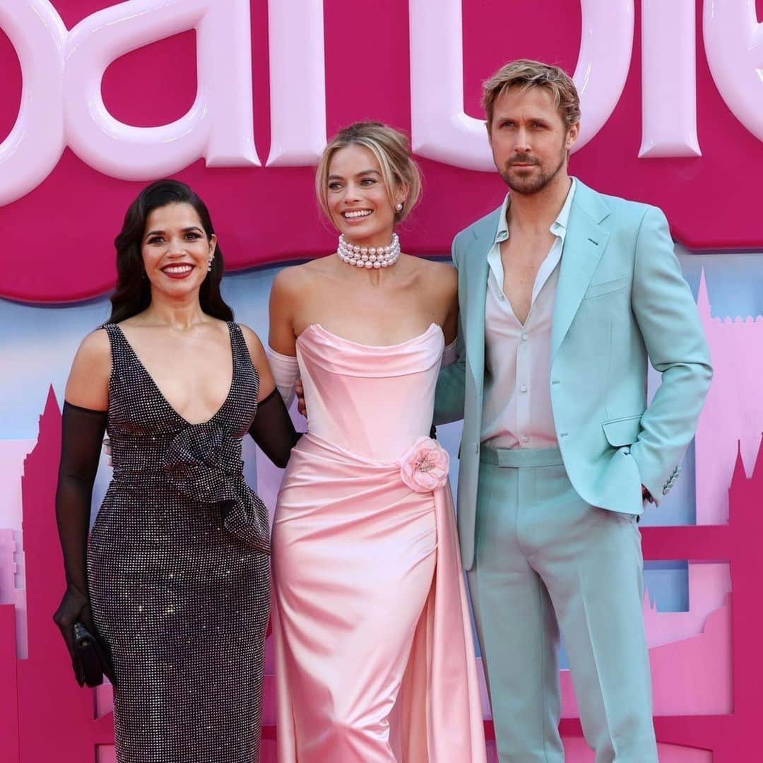 Warner Bros. Picturesさんのインスタグラム写真 - (Warner Bros. PicturesInstagram)「The cast of #BarbieTheMovie painted the town pink at the European Premiere in London 💖」7月13日 21時46分 - wbpictures