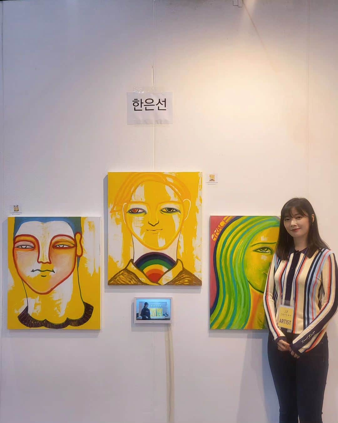 ハン・ウンソンさんのインスタグラム写真 - (ハン・ウンソンInstagram)「#SAF  SEOUL ART FAIR  7/13-16 학여울역 세텍1관  특별전에서 박수근선생님의 원화를 만날 수 있는 기회 😉  #어반브레이크 와는 다른 결의 다채로운 #서울아트페어   다양한 영감 받아 가세요!  7/21일 @artspoon.kr 에서 펼쳐질 #낙서위의그림 도 #많관부 🌟  "우리는 모두 기다리는 중이다."  "삶은 기다림의 연속이다."  "기다리는 사람들"   "트리니티" 죄,언약,은혜 727x280x606mm , oil on cavas , 2022   #일상 #일상기록 #전시 #이달의아트 #아트페어 #일상공유 #작가 #데일리 #인믈낙서 #낙서인물 #daybyday #artlovers #artlife #artfair」7月13日 21時46分 - han_esun