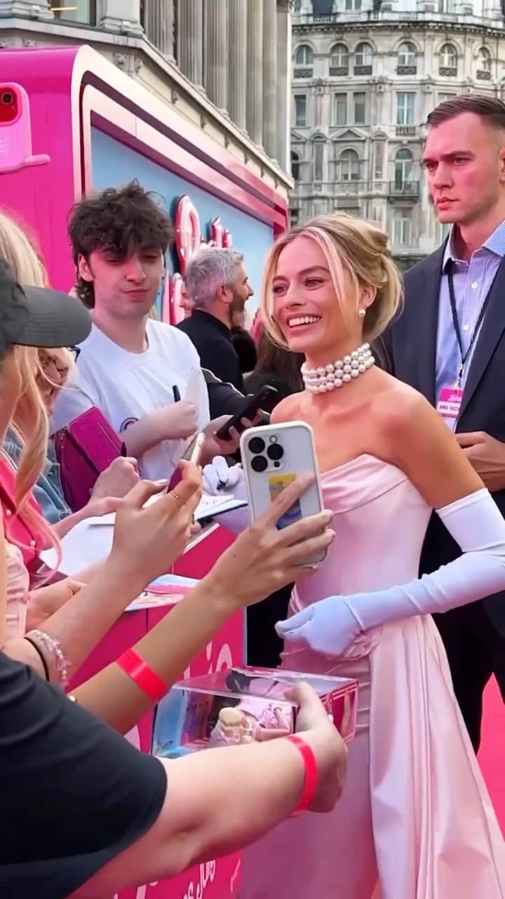 Warner Bros. Picturesのインスタグラム：「The #BarbieTheMovie cast danced the night away at the European Premiere in London ✨Get to tickets to see Barbie in theaters July 21!」