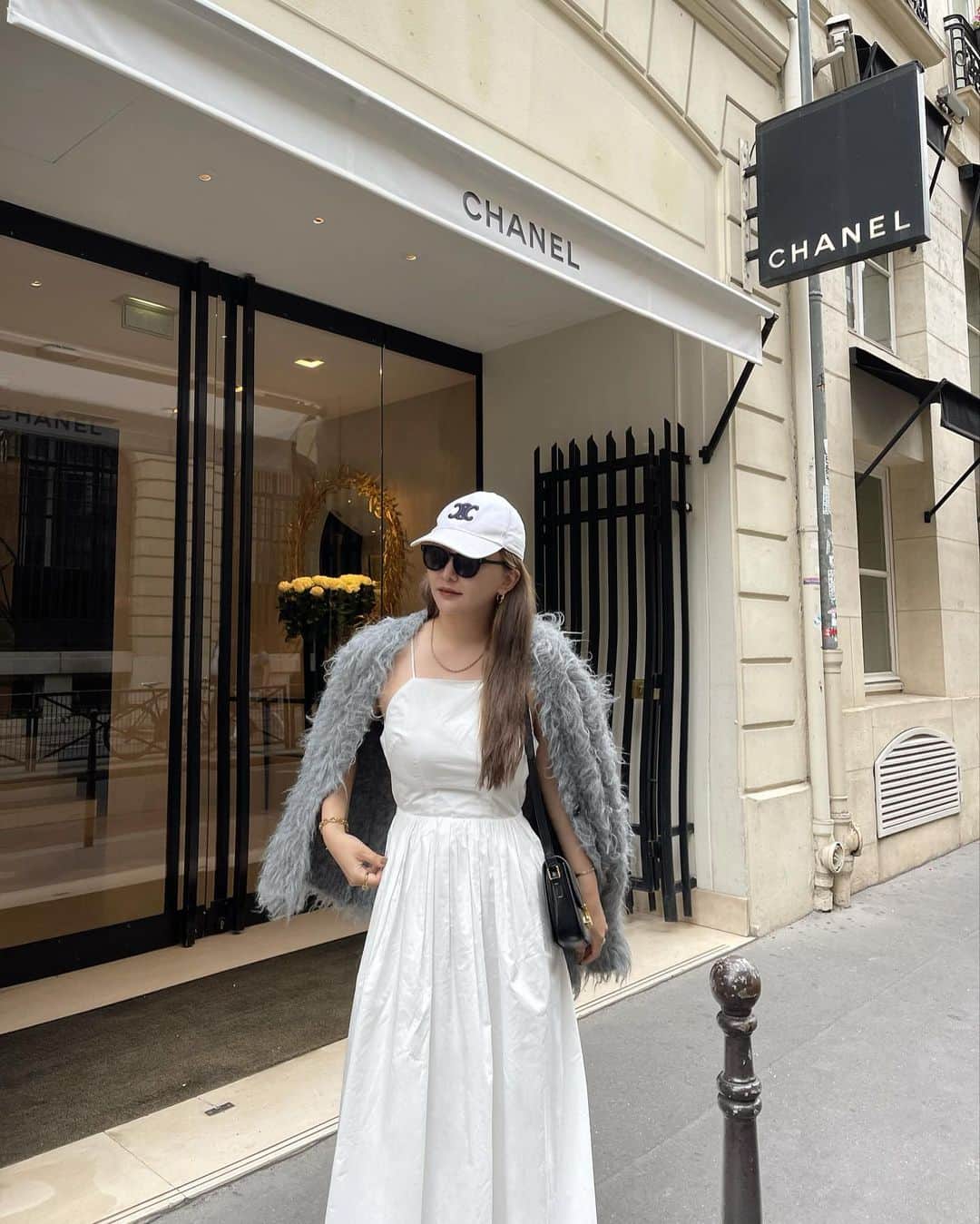 白倉あやさんのインスタグラム写真 - (白倉あやInstagram)「Chanel’s first store in Paris 🤍  早起きしてCHANELの本店へ✨ 何を買おうか迷う🥂」7月13日 21時58分 - shirakur_a