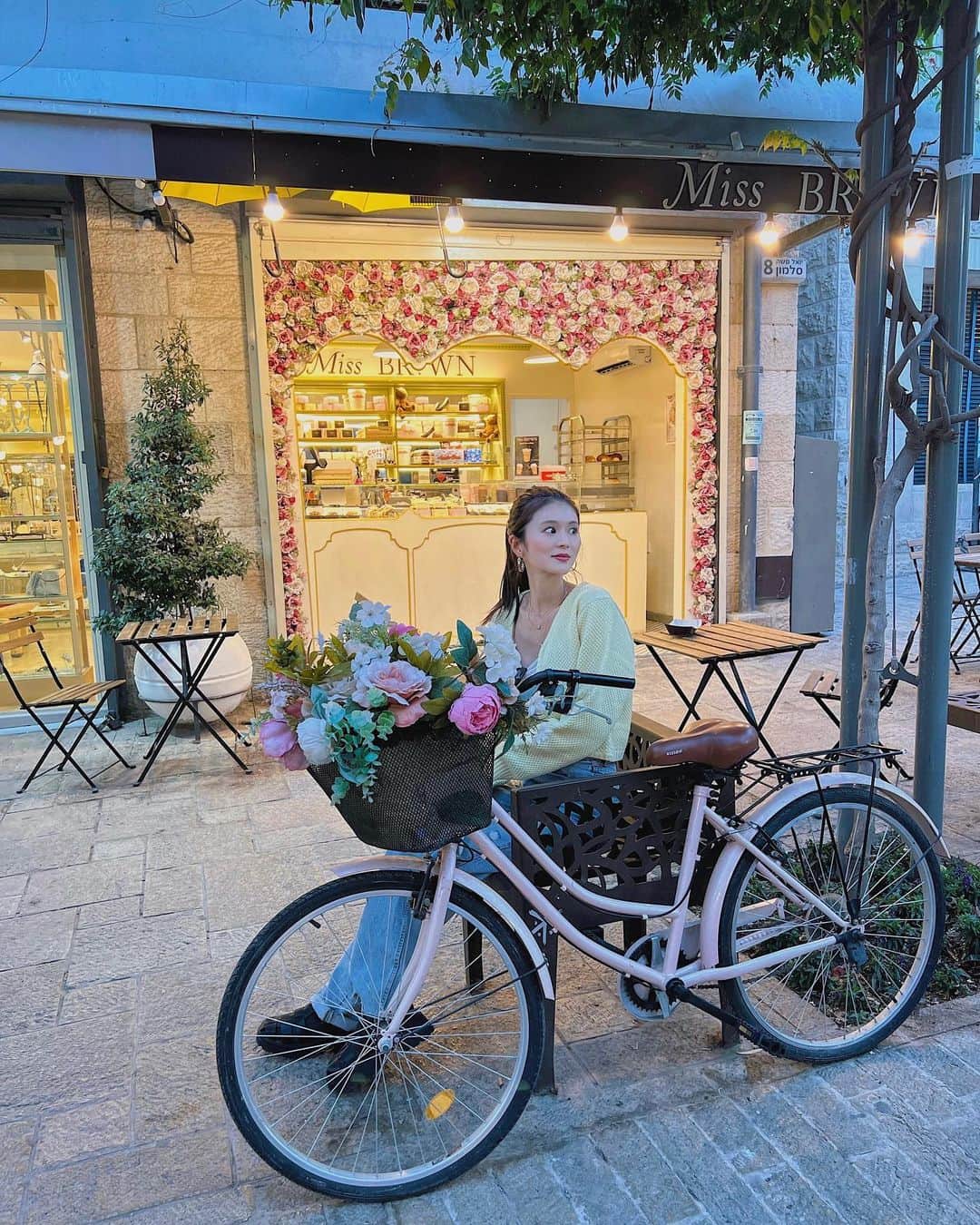 東野佑美さんのインスタグラム写真 - (東野佑美Instagram)「📍Jerusalem, Israel イスラエル３日目🇮🇱  割と色々な国を旅してきたなと思うのだけど まだまだ知らない場所や文化が沢山🫣✨  今いる環境だけが全てじゃないね。 世界は広い🌏🌼🤝🤍」7月13日 21時59分 - yumi.higashino