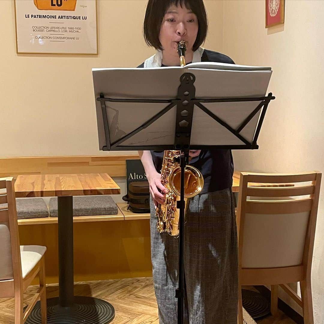 ERIさんのインスタグラム写真 - (ERIInstagram)「友人の店で美味しいディナーの後🎷サックスを聞いた。音と一緒に私の心も跳ねた🎵」7月13日 21時51分 - eriyo33