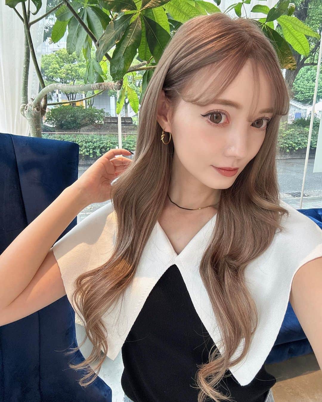 のインスタグラム：「.  久しぶりにエクステつけて ロングにイメチェン〜✌️🤎 プルシールエクステ120本✨  @hannah_nagoya @hannah_nagoya_ikki_ ありがとうございました🌼  今ハンナでエクステをつけて投稿すると ディズニーランドチケットが抽選で 当たるキャンペーンがやってるみたい❣️ .  #プルシールエクステ #ハンナ #プルシール #エクステ #名古屋 #ロングヘア #ヘアアレンジ」