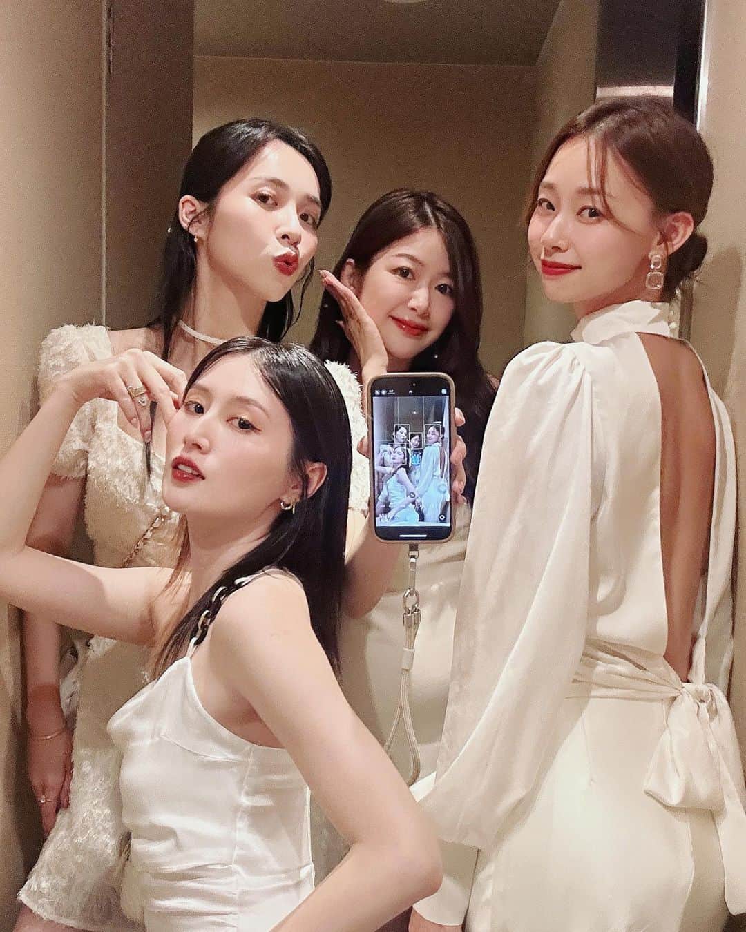 吳斐莉のインスタグラム：「Girls night out 💋」