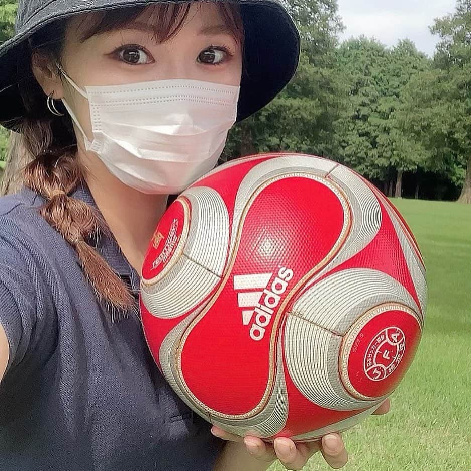 長谷川ゆうさんのインスタグラム写真 - (長谷川ゆうInstagram)「フットゴルフ⚽️⛳️  7ヶ月ぶりだったので調子良くなかったけど 安定感はあったのでトータル7アンダー！  帽子とマスクで日焼け対策して 汗だくでした笑  やっぱりボール蹴るの楽しい♡ 好きだなぁー  . . #footgolf #football #フットゴルフ #セブンハンドレッドクラブ #⚽️⛳️」7月13日 22時07分 - haseyuu08