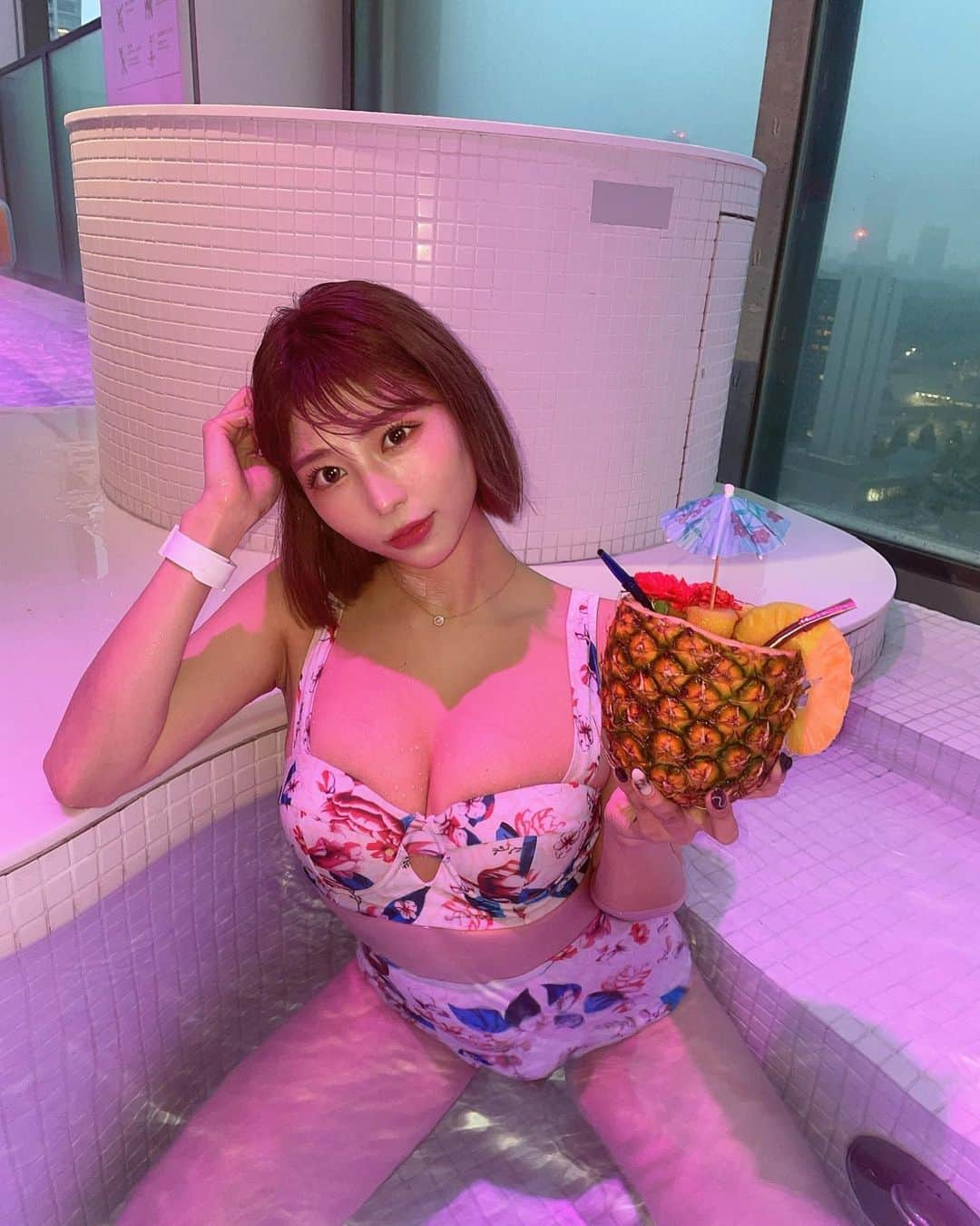 水池愛香のインスタグラム：「大雨だったけどパイナップルで夏を感じたよ🍍笑笑」