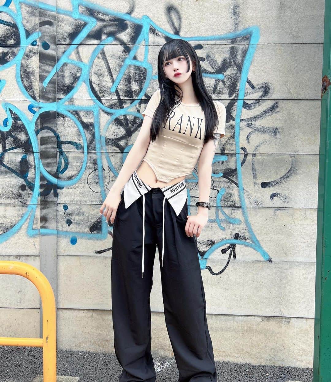 狐波ろんのインスタグラム：「めちゃかわいーーーーーーーくない？このパンツo̴̶̷̤ ̫ o̴̶̷̤こういうデザインのやつずーと欲しくて探してたんだけど @ksg_seoul さんのまじでどんぴしゃらぶぴ  . #ootd #오오티디」