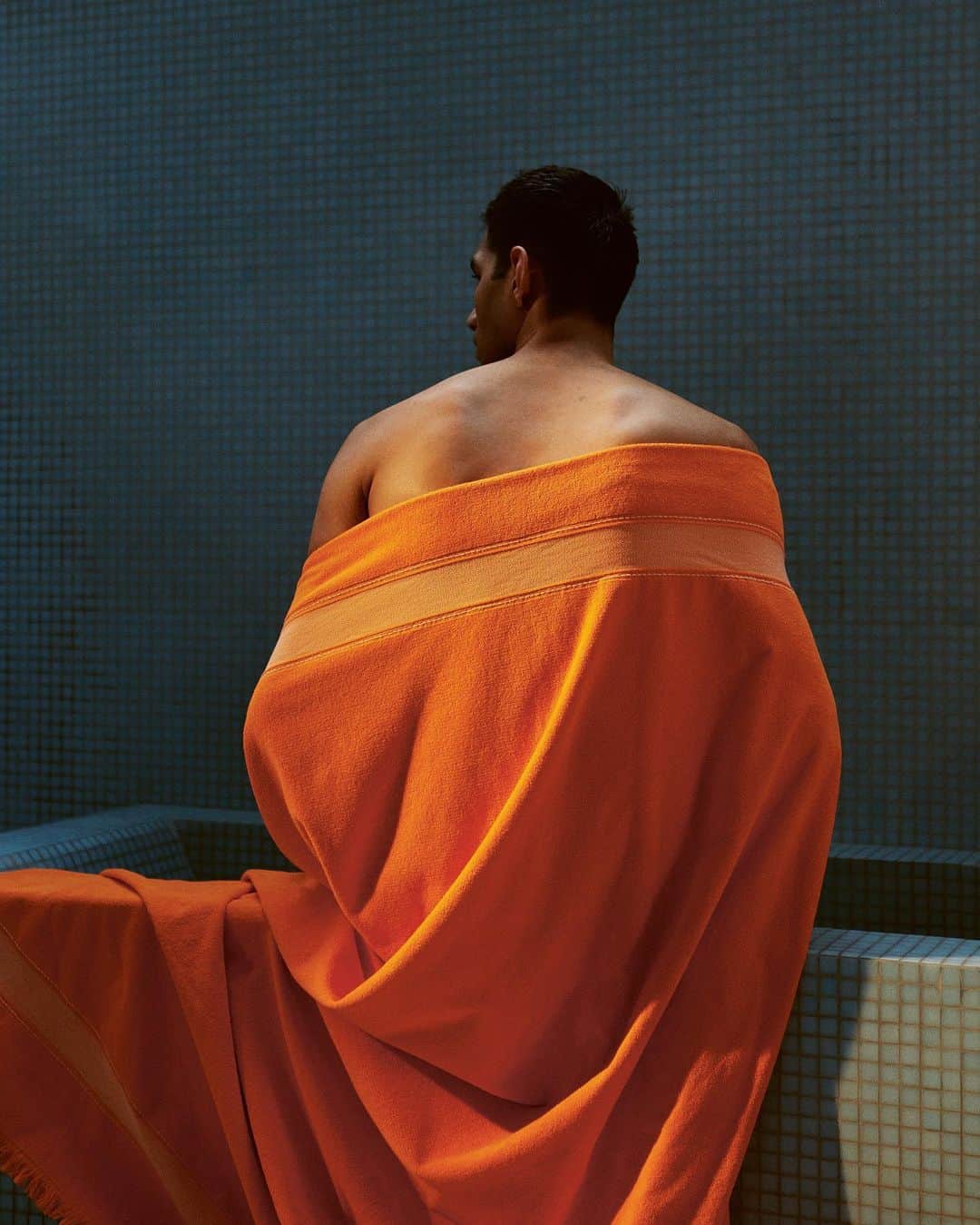 のインスタグラム：「The healing powers of a long, hot soak 🛁  From our feature, Mineral Content, in Issue Forty-Eight.  (Photos: @pellecrepin, Styling: @davidpnolan, Grooming: @lizdaxauer)」