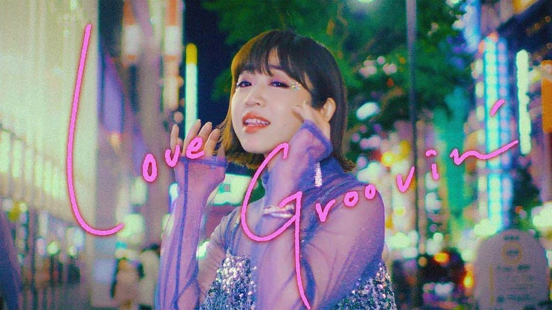 DE DE MOUSEのインスタグラム：「DÉ DÉ MOUSE & 一十三十一 の『Love Groovin'』のMVが完成しました！ youtu.be/nXYz8u1cEmM  監督は関山雄太さんにお願いしました！ お美しい一十三十一様の華麗なお姿と関山監督のオシャレ全開の映像をご堪能ください！！  #dédémouse #dedemouse #デデマウス #電電鼠 #一十三十一 #hitomitoi  #shinjuku #新宿 #東京 #関山雄太 #futurefunk #citypop #frenchtouch」