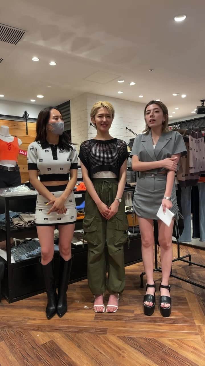 ENVYMのインスタグラム：「【𝙞𝙣𝙨𝙩𝙖𝙇𝙄𝙑𝙀🎬】 ⁡ ⁡ 今週の新作アイテムとweb先行アイテムをご紹介❕ ⁡ 先行アイテムは7.14〜7.17の期間 スペシャルプライスでお買い求めいただけます✨ ⁡ REINA / 158cm RIO / 163cm SAE / 166cm ⁡ --------------------------------- ⁡ ENVYM WEBSTORE PRESALE start!! max60%OFF🉐 ⁡ プロフィールTOPのURLからチェックお願いします✅ ⁡ #envym #2023ss #summer」