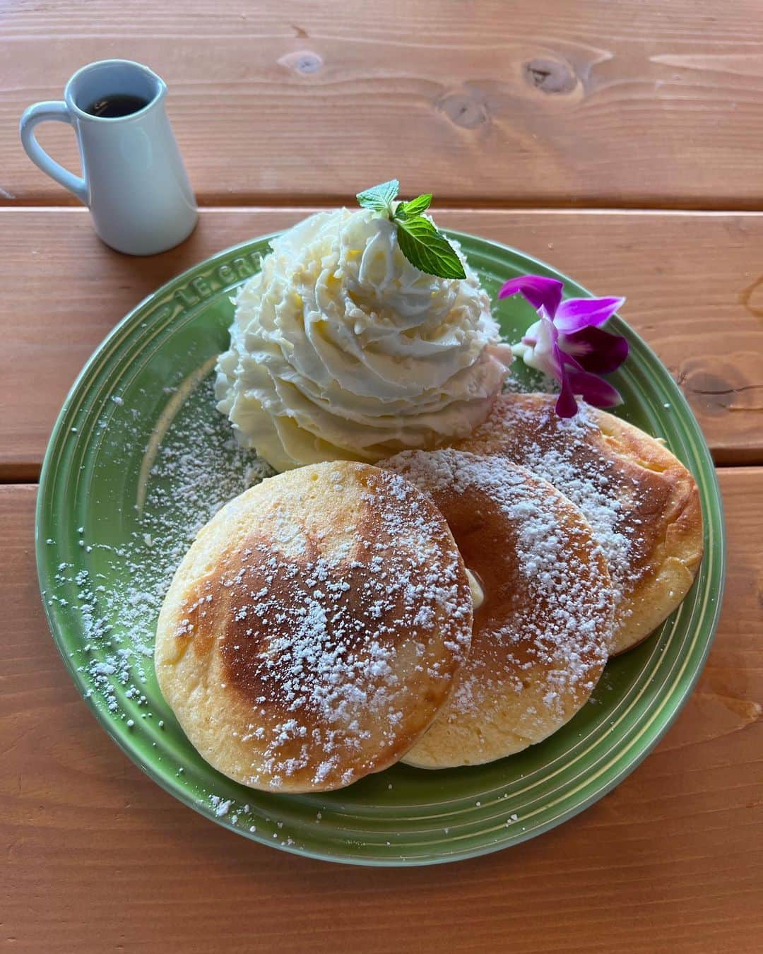 神谷麻美さんのインスタグラム写真 - (神谷麻美Instagram)「#ハワイアンカフェ・レストラン #MAHALO江ノ島店 に行ったよ🥰🩷🌴🌈✨️  海見ながらのランチは、最高っ🥰🌴🥥💖✨️  #アサイーボウル 美味しすぎるっ🥰🩷🥥💖✨️ アサイーの味が好き🥰🩷🫐🍌✨️  パンケーキ のエスプーマを使用した生クリームが美味しすぎるっ💖🥞𓌉𓇋🥰🩷✨️  #チーズバーガー も美味しかったぁ🥰🩷🍔💖✨️  ハワイアンの雰囲気可愛くて、好き💖🌴🥥🌈💖✨️  PR @mahalo_enoshima  #神奈川ランチ #神奈川グルメ #ハワイアンカフェ #mahalo #江ノ島カフェ #江ノ島ランチ #江ノ島観光」7月13日 22時11分 - asamice428