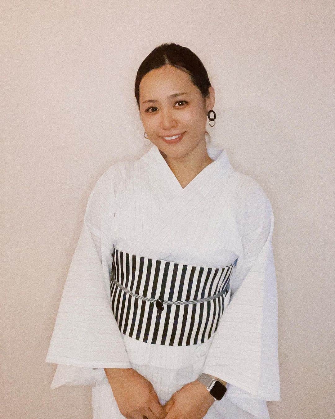 二宮愛のインスタグラム：「Thank you so much for chatting with me on insta-livestream🤍 I’m so happy to announce that I’m releasing new song real soon!! Stay tuned!!! ________________ #AiNinomiya #二宮愛 #yukata #浴衣 #kimono #着物 #japan #日本」