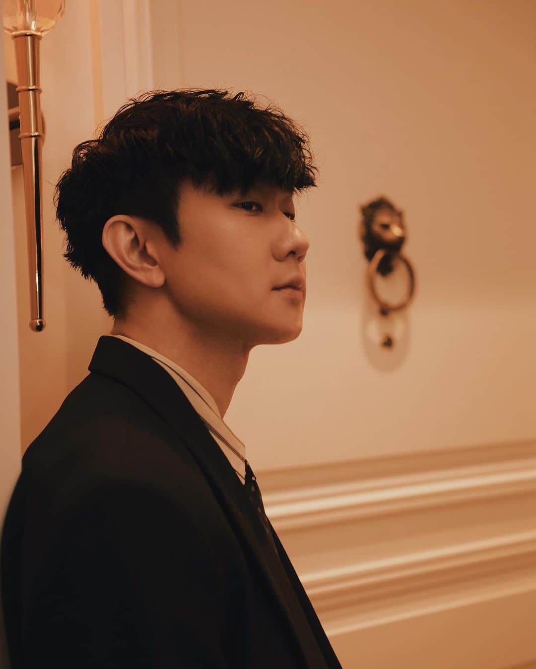 林俊傑さんのインスタグラム写真 - (林俊傑Instagram)「Macau pre-show vibes. 上台前邂逅  📸 @mr.triangle  Wardrobe 造型: @justinangel133  Jacket 西裝外套 Random Identities Shirt & tie 條紋襯衫+領帶 Dries Van Noten Jeans 牛仔褲 Acne Studios Shoes 鞋子 Acne Studios  #TMEA」7月13日 22時13分 - jjlin