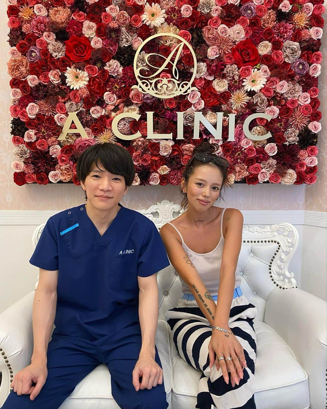 NAOMIさんのインスタグラム写真 - (NAOMIInstagram)「@a_clinic_osaka で @aclinic_takubo 先生に2回目のAスレッドしてもらった✌️ 輪郭がぼんやりしてきて気になってたんだけど、終わった後鏡見たら輪郭めちゃくちゃシャープになってて嬉しくて変な声出た☺️w 先生も看護師さんも優しいから大ビビりの私も安心☺️☺️ 最近鼻高くしたい欲があって、A式鼻先シャープ術ってのも気になってます🙈  #aスレッド #糸リフト #aclinic #aclinic銀座 #aclinic横浜 #aclinic新宿 #aclinic名古屋#aclinic大阪#aclinic池袋#aclinic福岡#aclinic仙台#aクリニック #エークリニック #小顔  #スレッドリフト #小顔整形 #たるみ改善 #リフトアップ #美容外科 #美容皮膚科 #美容クリニック #田窪賢志郎」7月13日 22時15分 - hi_im_naomi